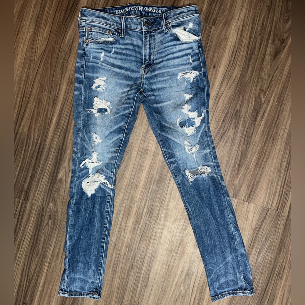Men’s American Eagle ripped jeans